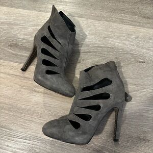 REBECCA MINKOFF size 5.5 - Gray suede/leather cutout ankle heeled boots